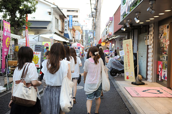 夜の新大久保 おじさん 危ないですっ 新大久保なう 新大久保コリアンタウン情報ならwow新大久保